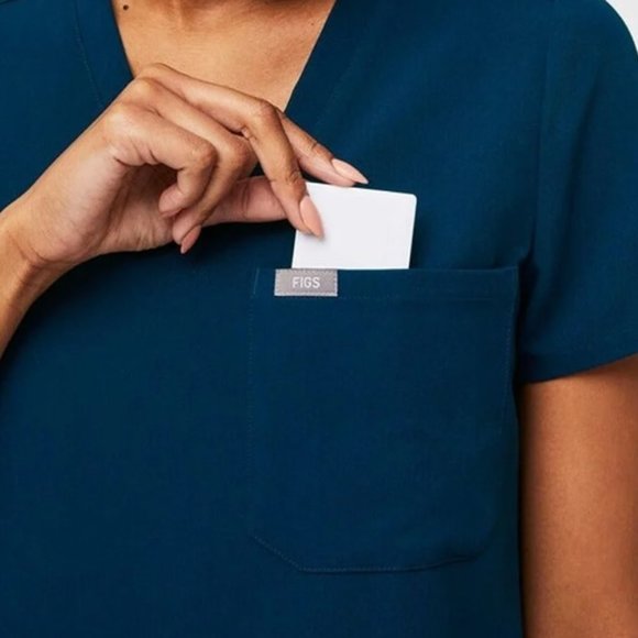 FIGS Catarina™ One-Pocket Scrub Top (Deep Reef) - Picture 6 of 8